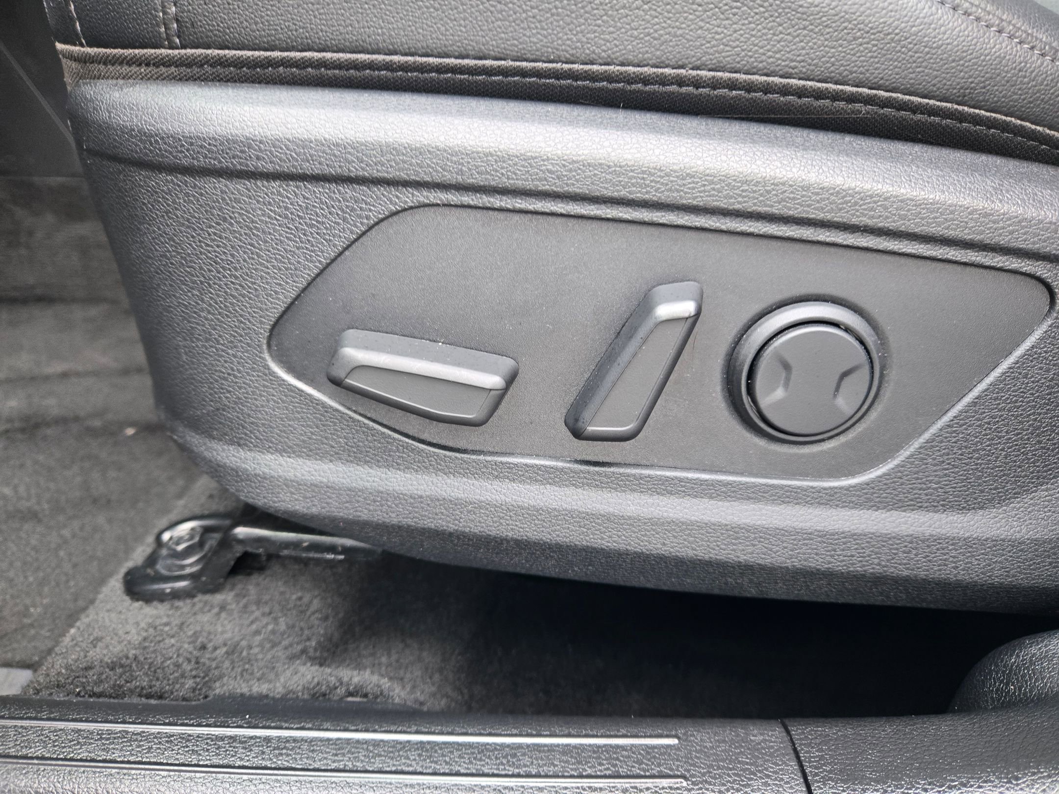 Used 2025 Kia Sportage EX image 23