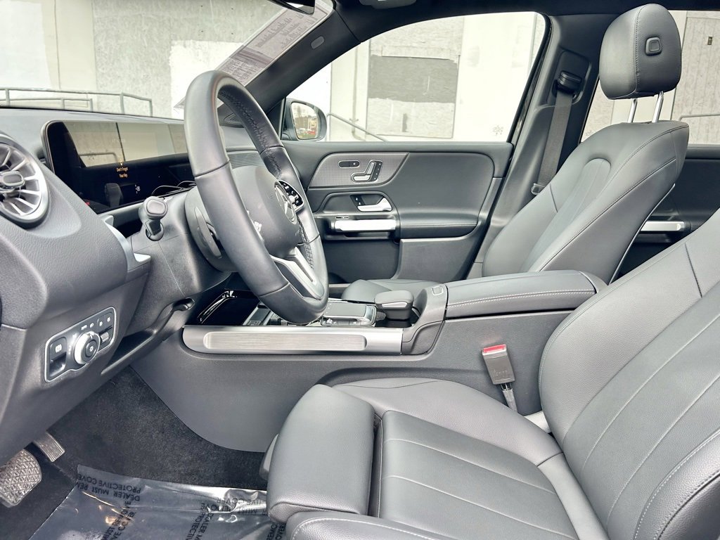 Used 2023 Mercedes-Benz GLB 250 4MATIC w/ Premium Package image 10