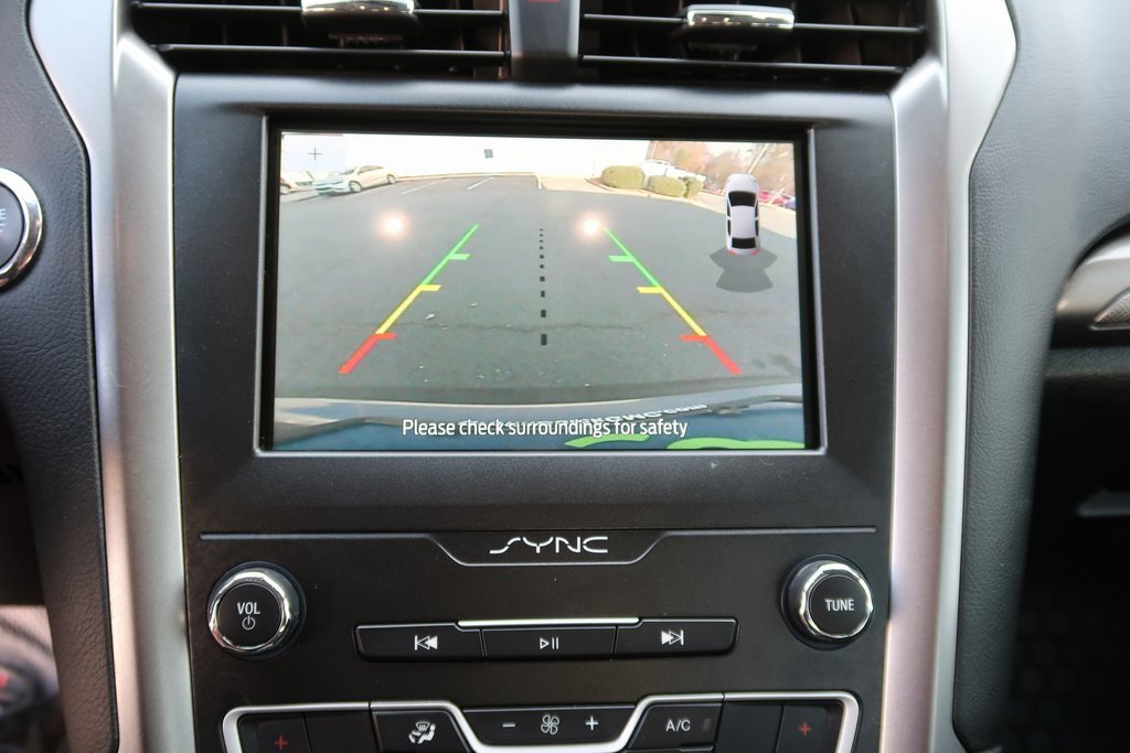 Used 2020 Ford Fusion SE image 24