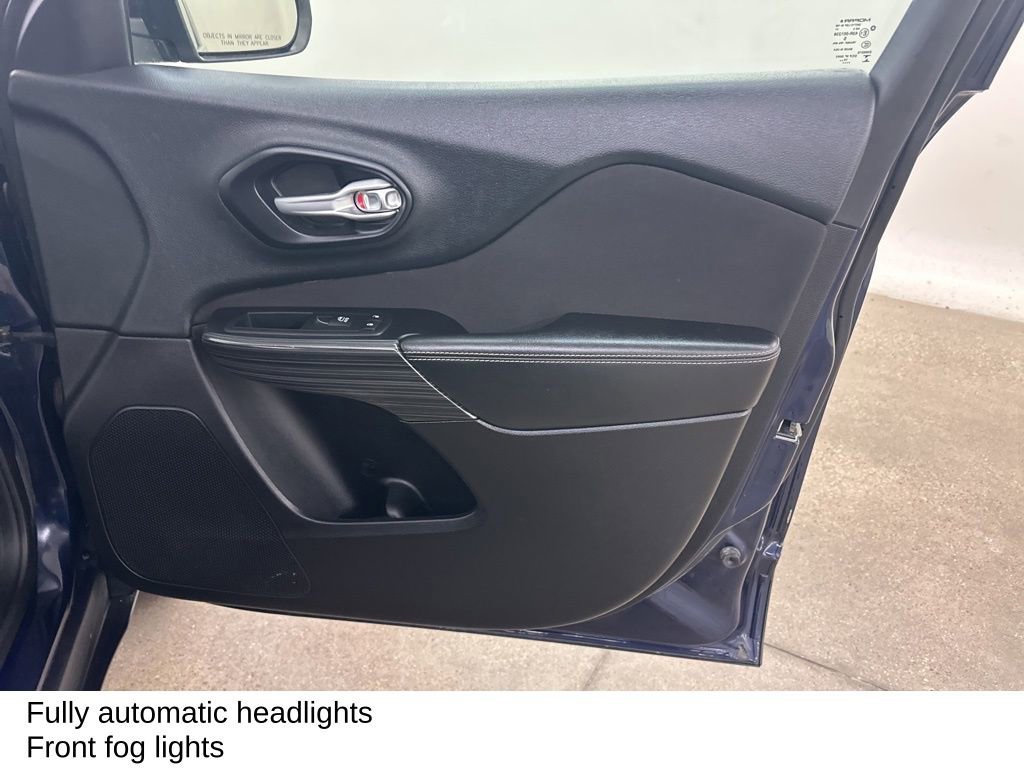 Used 2015 Jeep Cherokee Latitude w/ Comfort/Convenience Group image 20