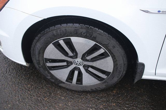 Used 2016 Volkswagen e-Golf SE image 7