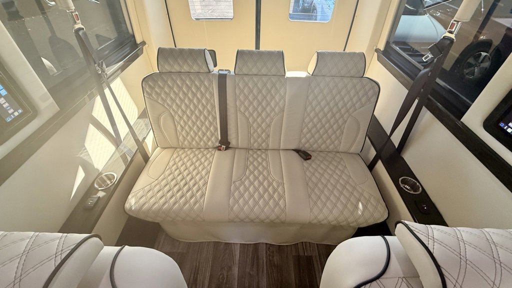 Used 2021 Mercedes-Benz Sprinter 2500 image 10