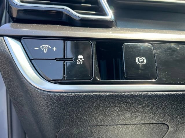 Certified 2025 Kia Sportage EX AWD/4WD image 11