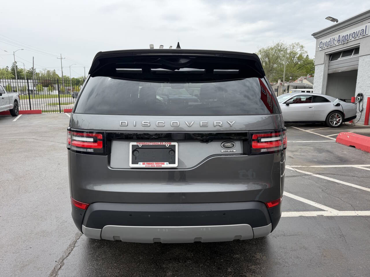 Used 2017 Land Rover Discovery HSE AWD/4WD image 6