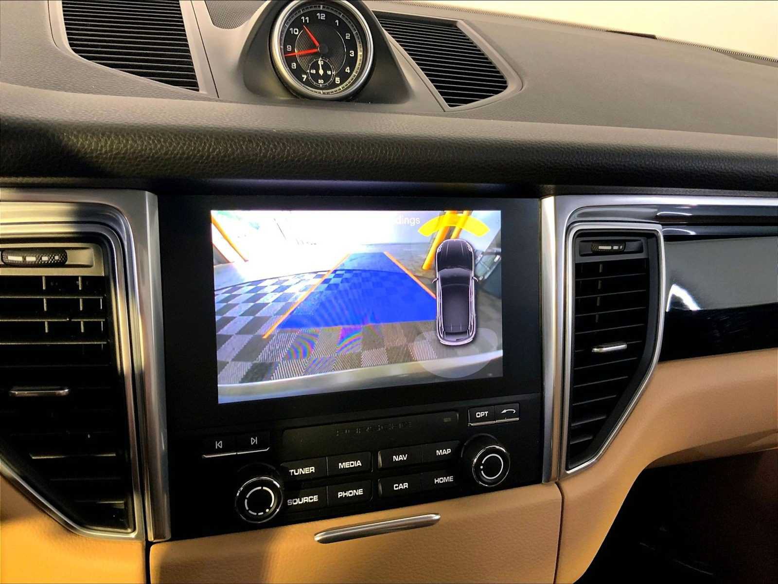 Certified 2018 Porsche Macan AWD/4WD image 31