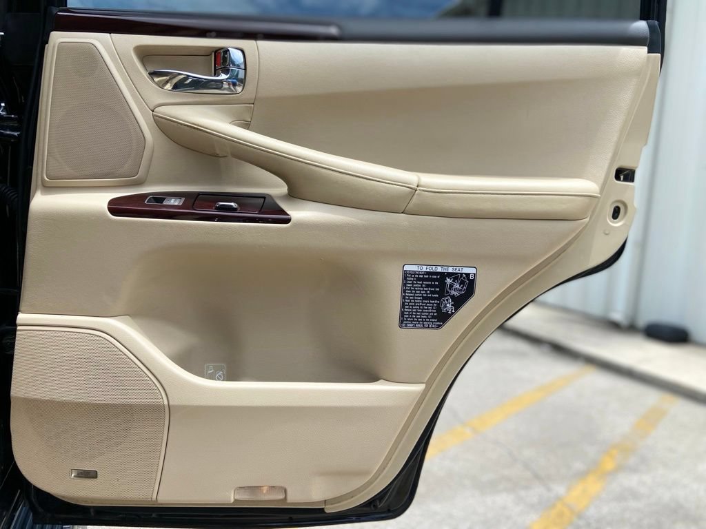 Used 2013 Lexus LX 570 4WD w/ Luxury Pkg image 22