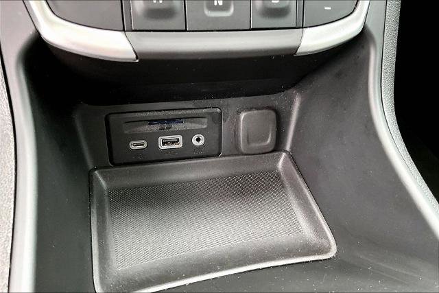 Used 2024 GMC Terrain SLT image 30