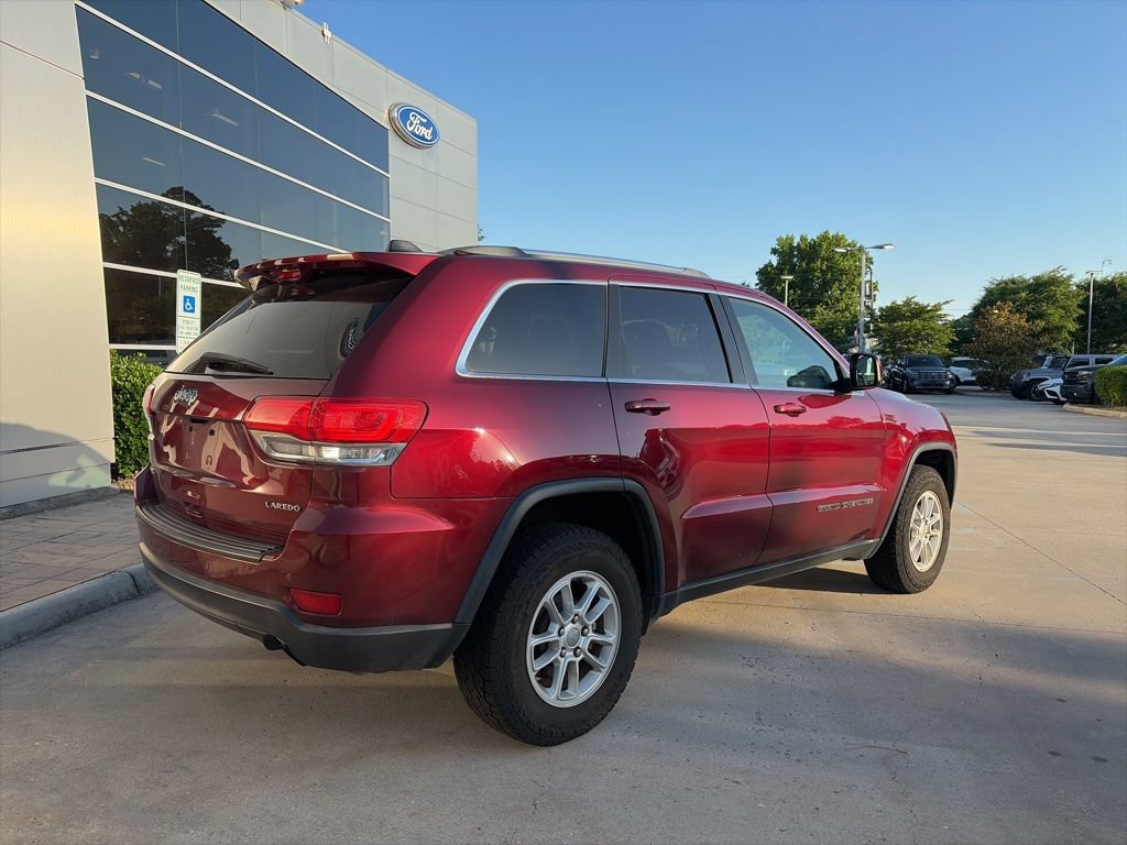 Used 2019 Jeep Grand Cherokee Laredo w/ Security & Convenience Group AWD/4WD image 2