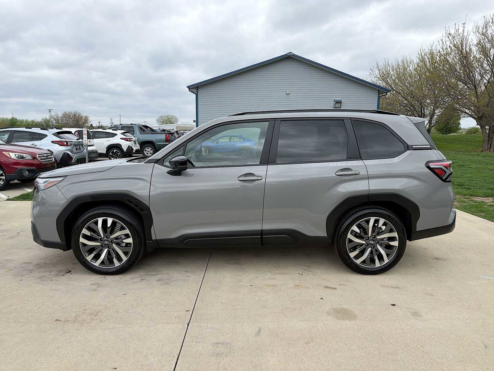 Certified 2025 Subaru Forester Touring w/ Popular Package - Touring AWD/4WD image 3