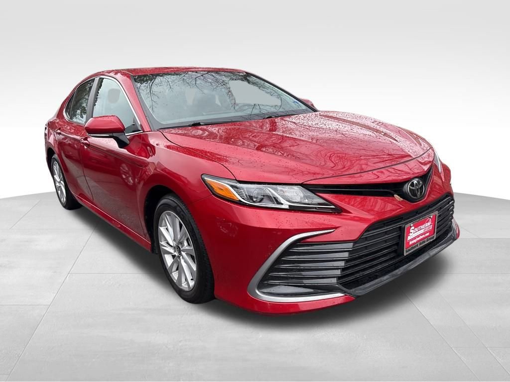 Used 2024 Toyota Camry LE image 6