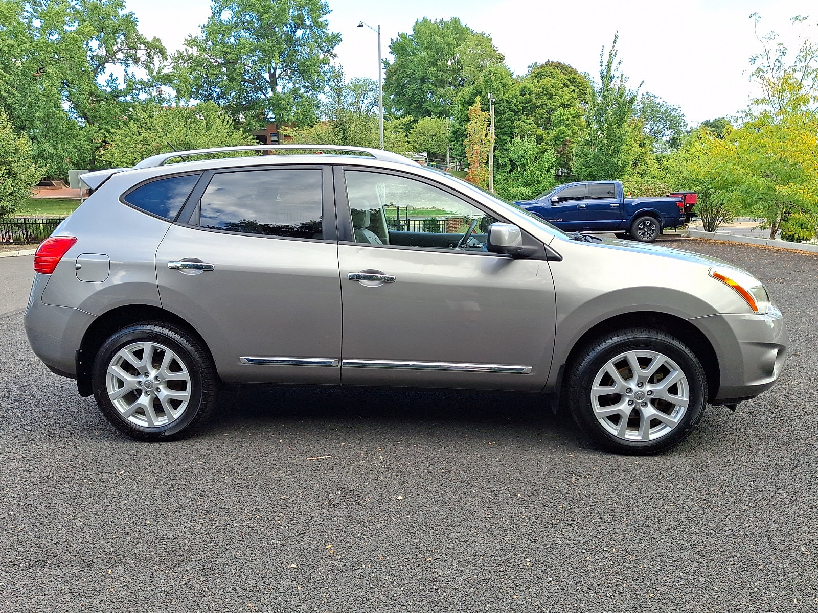 Used 2013 Nissan Rogue SL AWD/4WD image 7