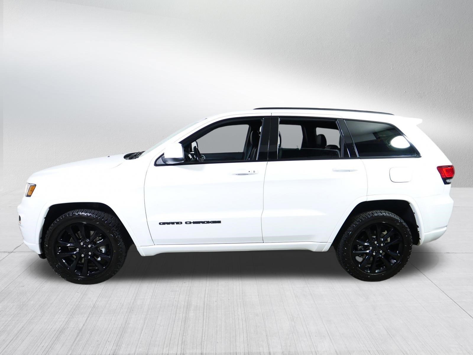 Used 2021 Jeep Grand Cherokee Laredo X AWD/4WD image 4
