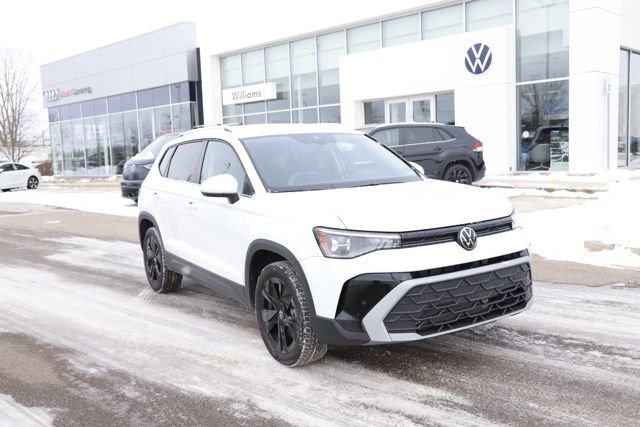 Used 2025 Volkswagen Taos SE w/ Black Wheel Package image 1