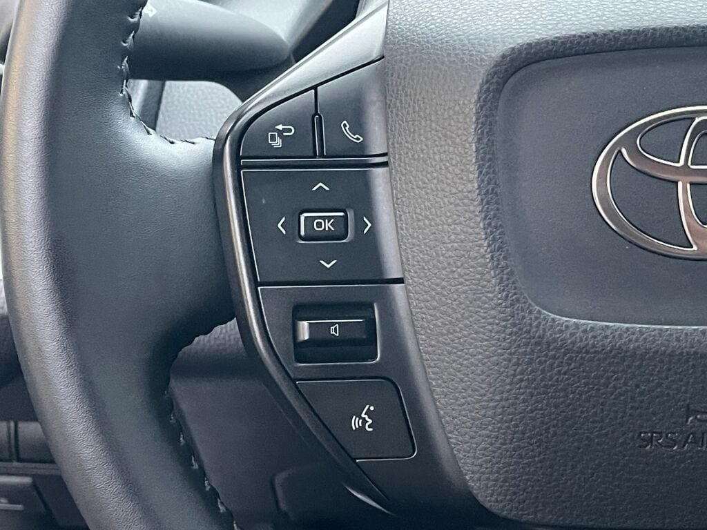Used 2025 Toyota Prius LE FWD image 13