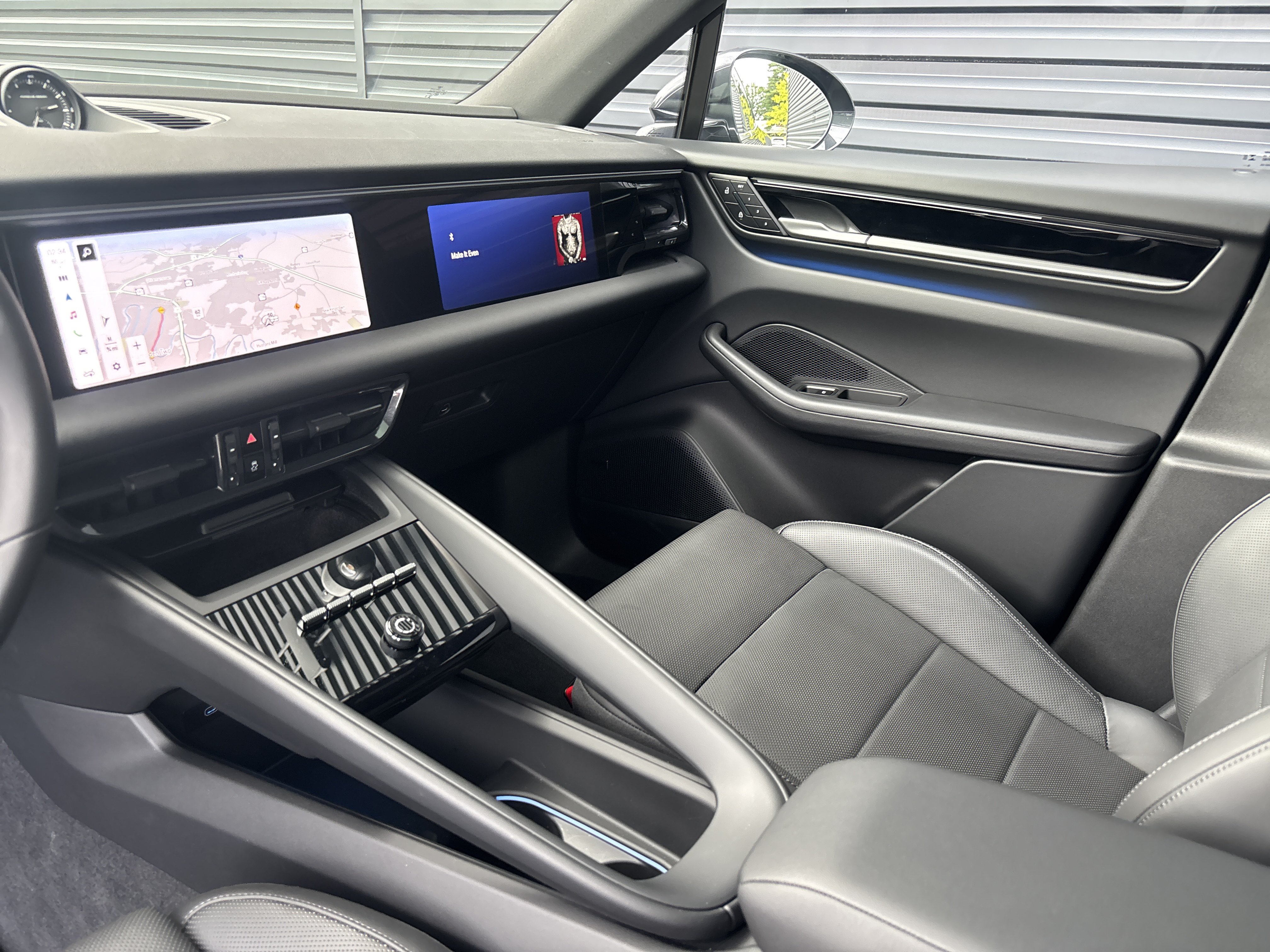 New 2025 Porsche Macan 4 Electric AWD/4WD image 20
