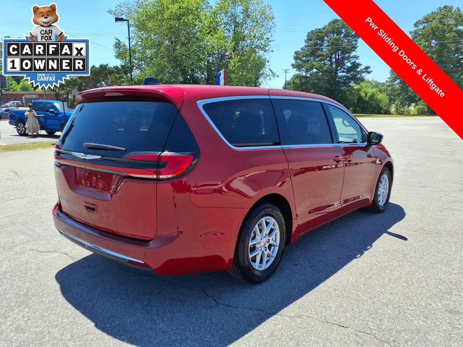 Used 2024 Chrysler Pacifica Touring-L FWD image 5