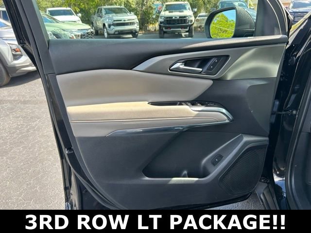 Used 2025 Chevrolet Traverse LT FWD image 12