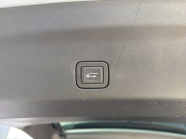 Used 2025 GMC Yukon Denali image 9