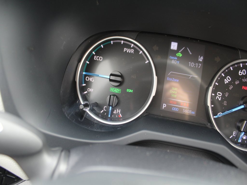 Used 2022 Toyota RAV4 XLE Premium image 18