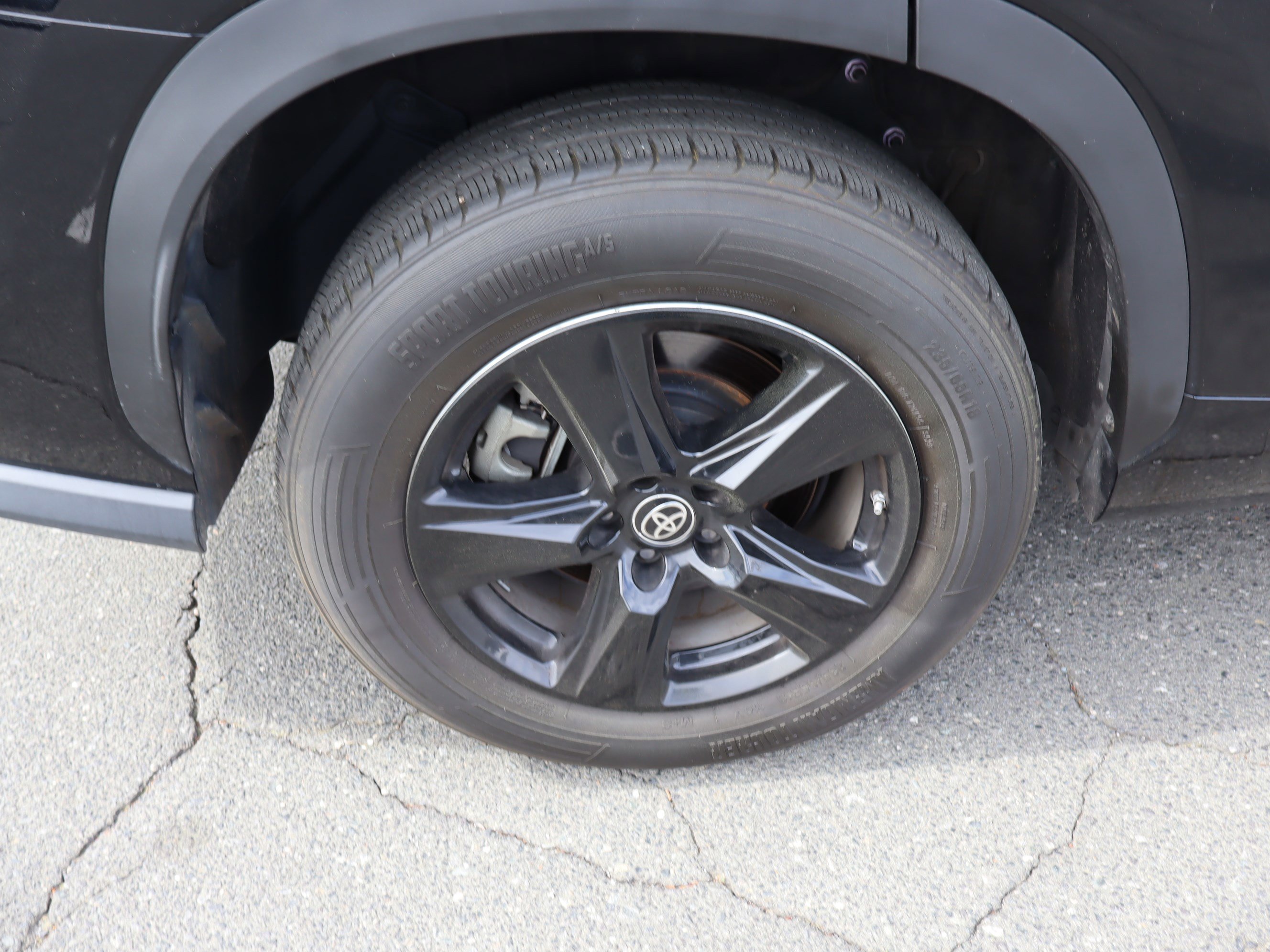 Used 2021 Toyota Highlander LE FWD image 40