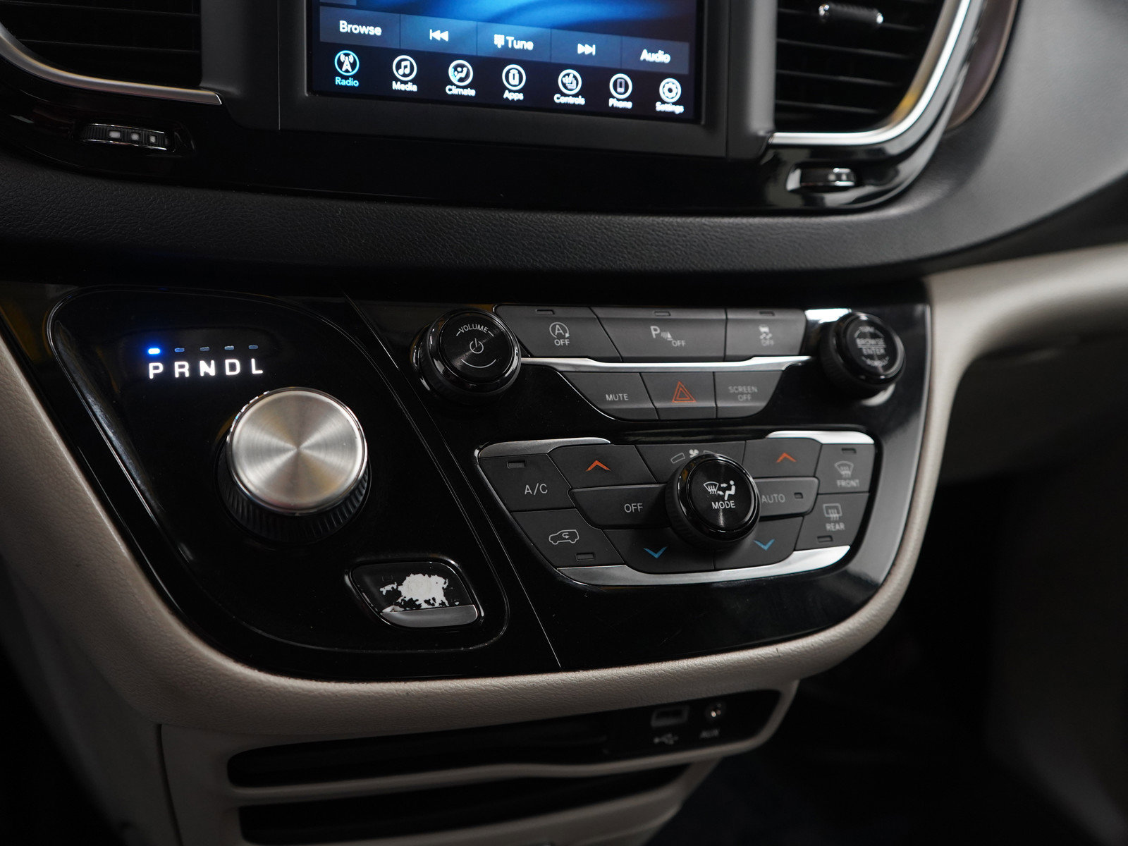 Used 2019 Chrysler Pacifica Touring-L image 25