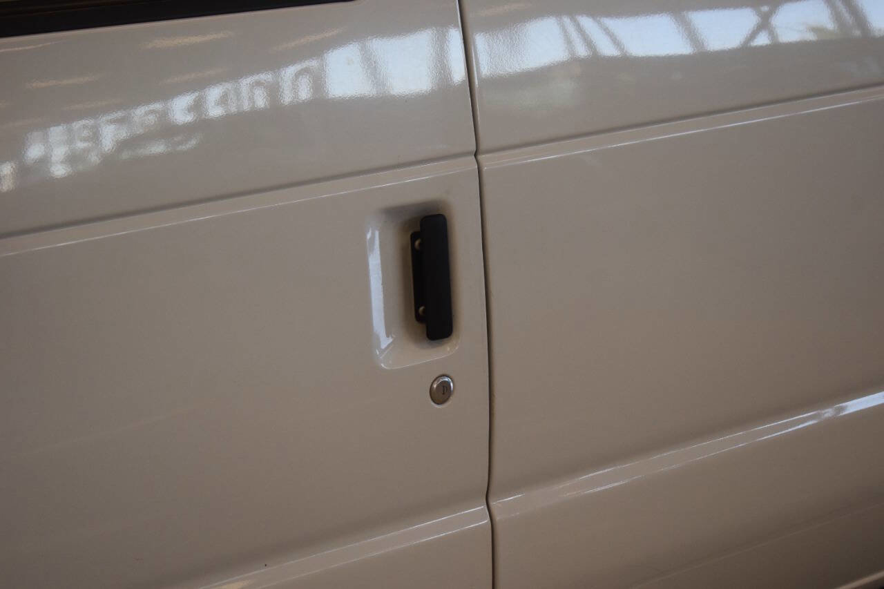 Used 2014 Ford E-350 and Econoline 350 XLT image 20