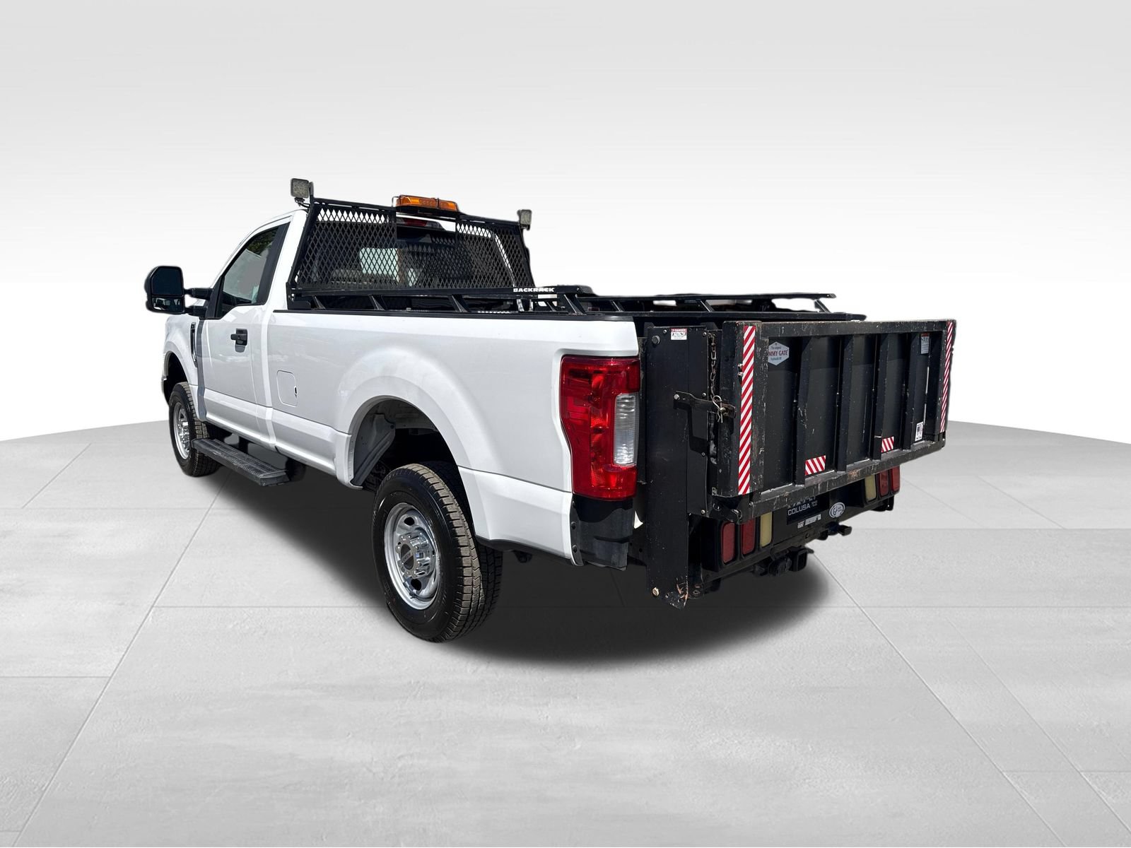 Used 2018 Ford F250 XL w/ Power Equipment Group AWD/4WD image 3