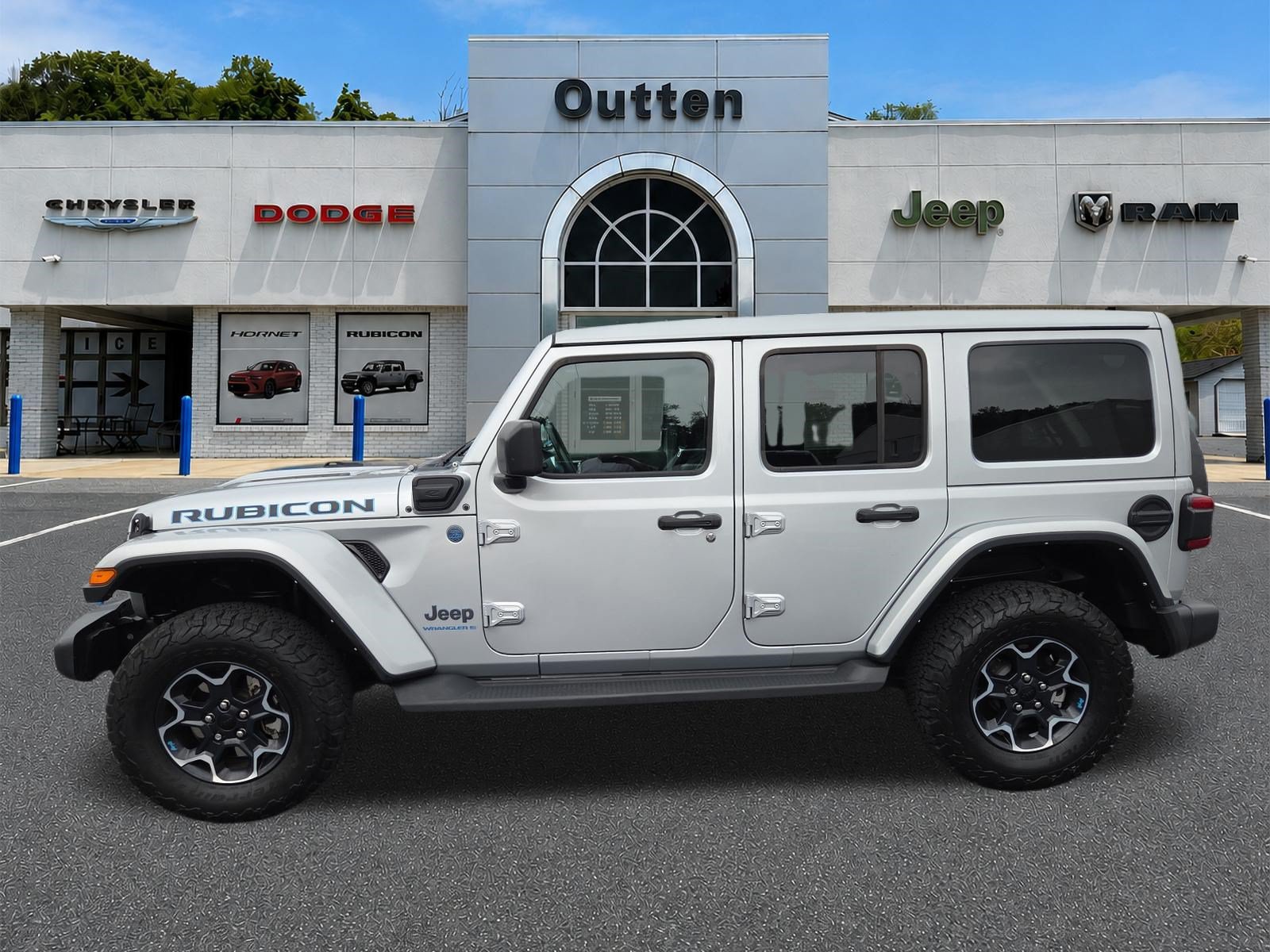 Certified 2023 Jeep Wrangler Unlimited Rubicon 4xe w/ Cold Weather Group AWD/4WD image 7