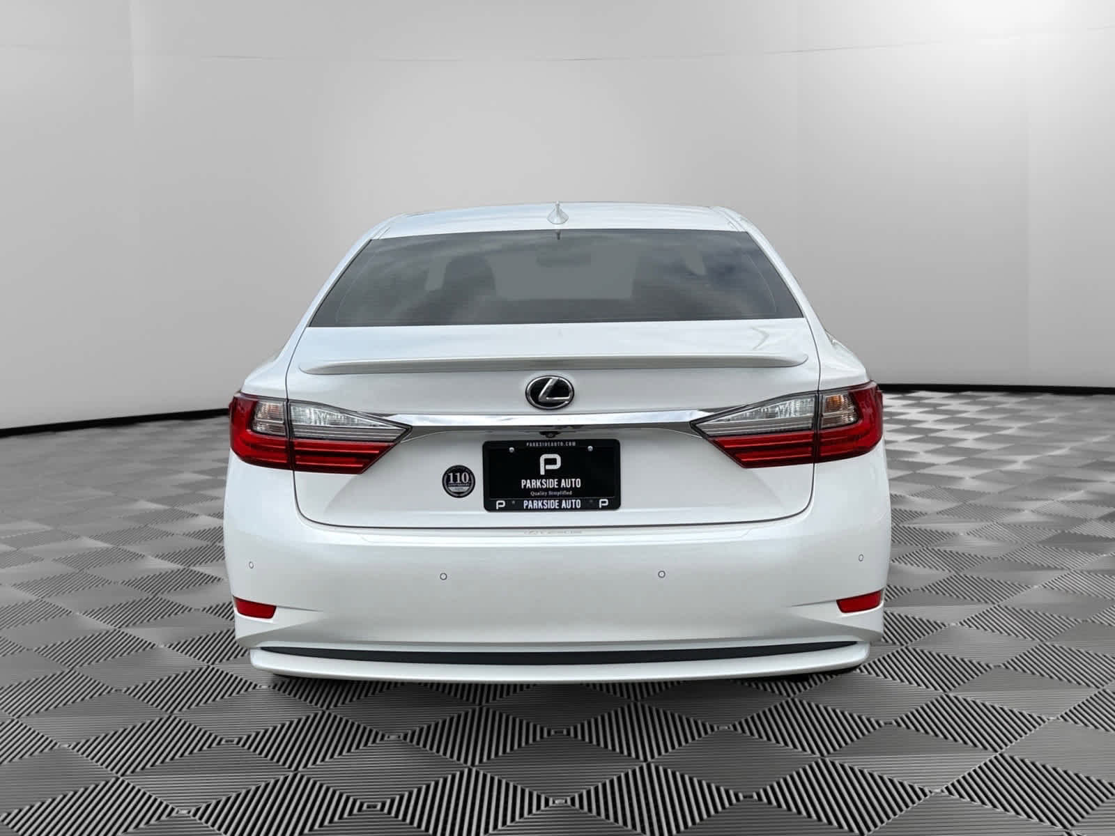 Used 2016 Lexus ES 300h w/ Navigation System Package image 4