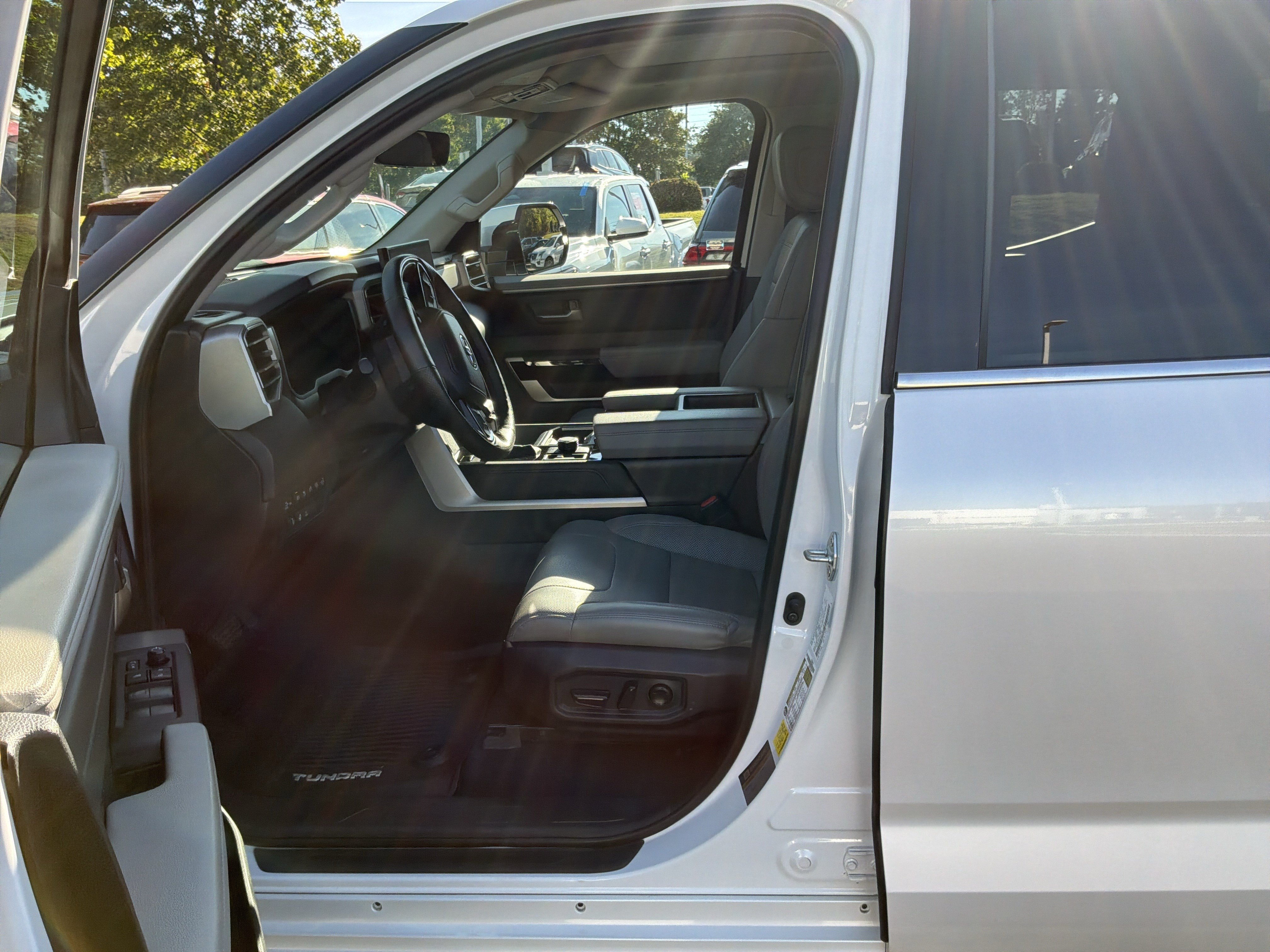 Used 2023 Toyota Tundra Limited w/ Power Package AWD/4WD image 16