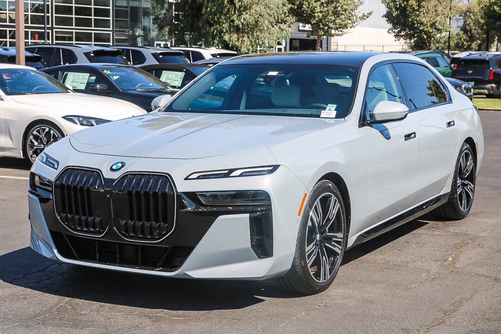 Used 2025 BMW 760i xDrive image 3