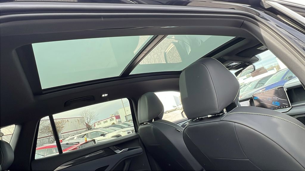 New 2026 Volkswagen Tiguan SE R-Line image 12