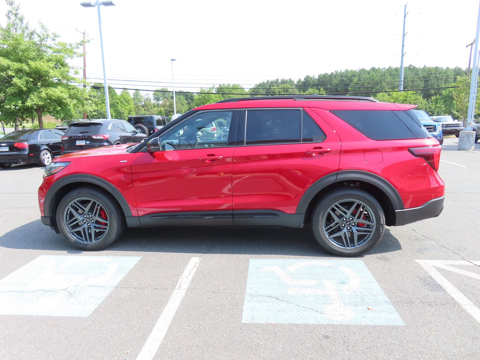 Used 2025 Ford Explorer ST-Line w/ Premium Package AWD/4WD image 8