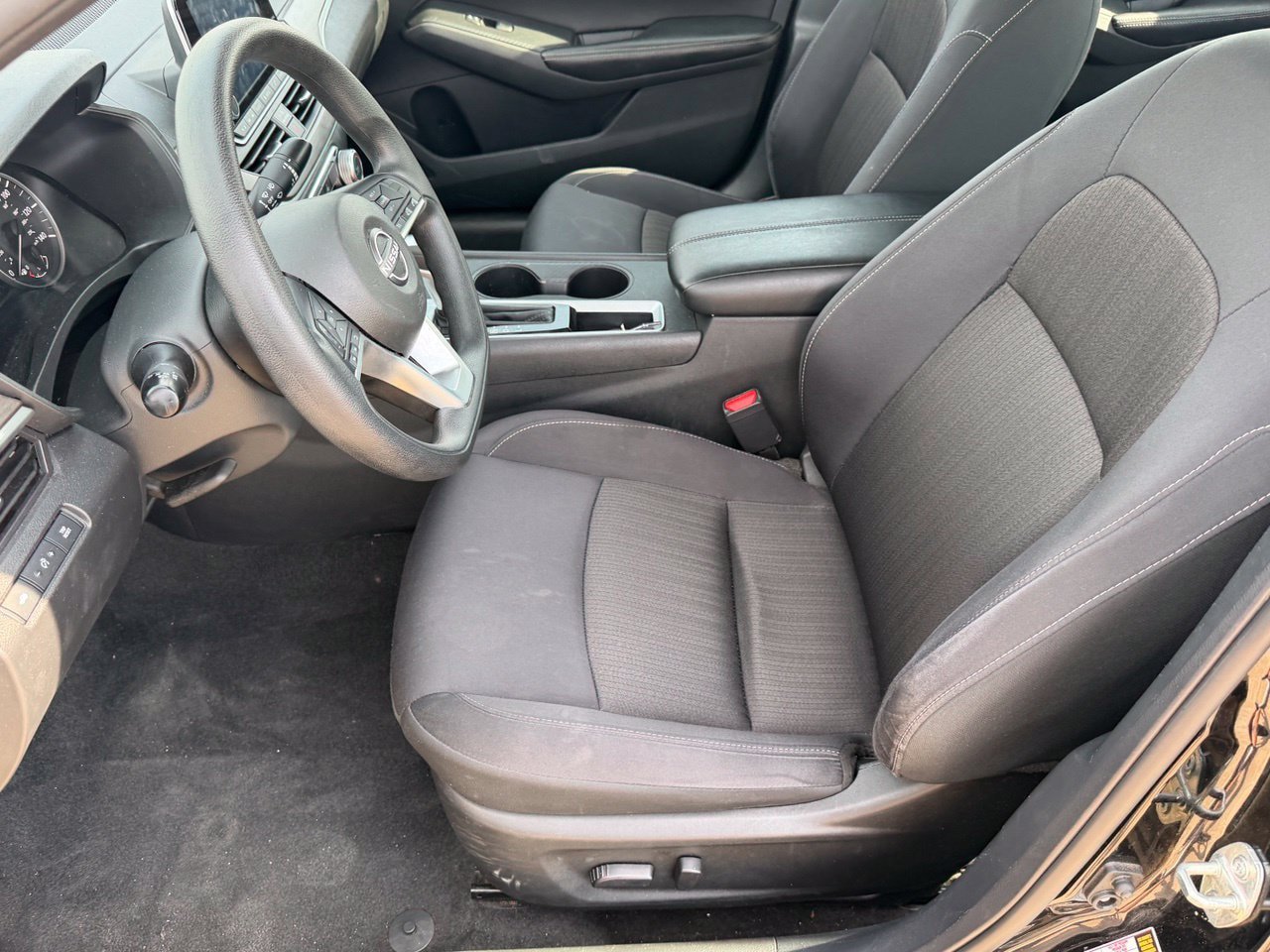 Used 2025 Nissan Altima 2.5 SV FWD image 19