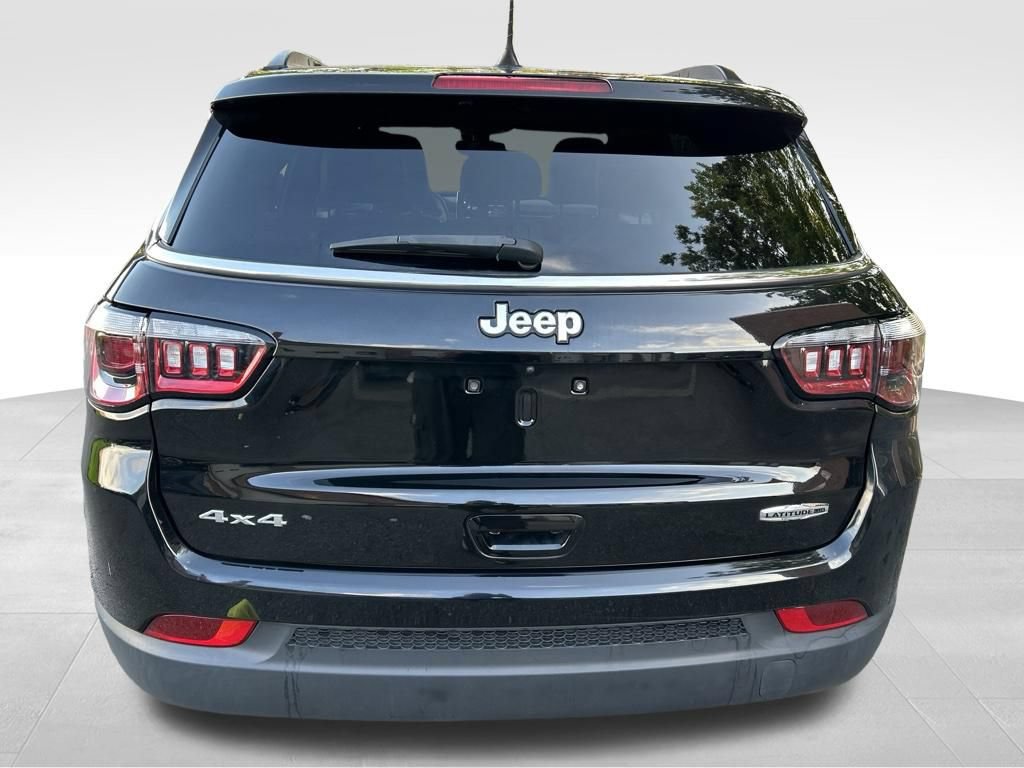 Used 2023 Jeep Compass Latitude w/ Sun and Sound Group AWD/4WD image 5