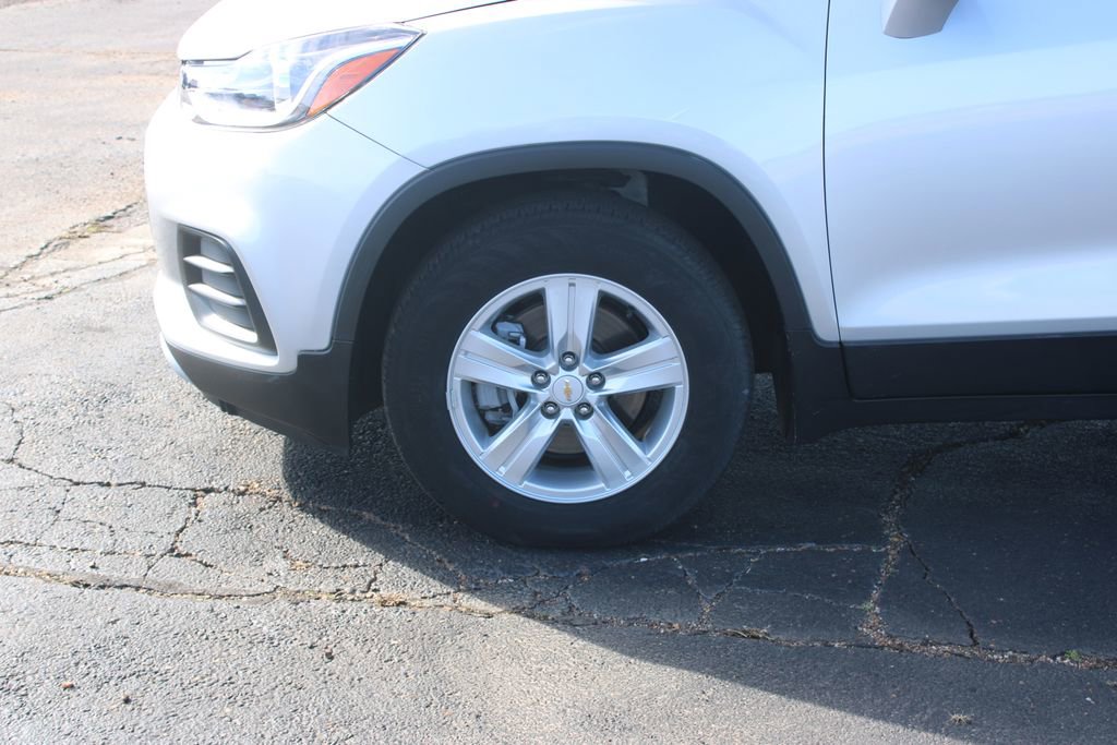 Used 2020 Chevrolet Trax LT w/ LT Convenience Package image 17