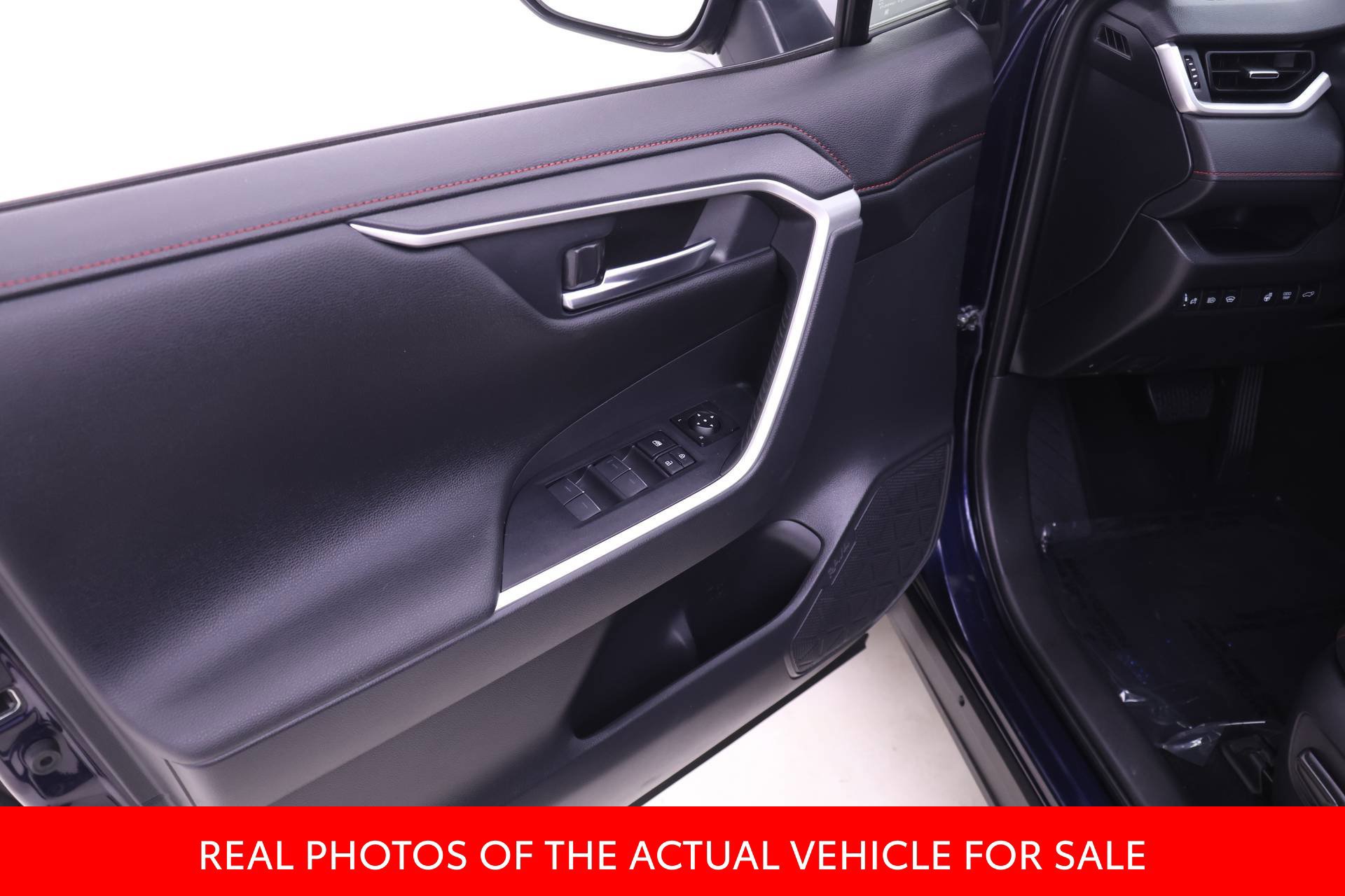 Certified 2025 Toyota RAV4 XSE w/ Weather Package AWD/4WD image 9