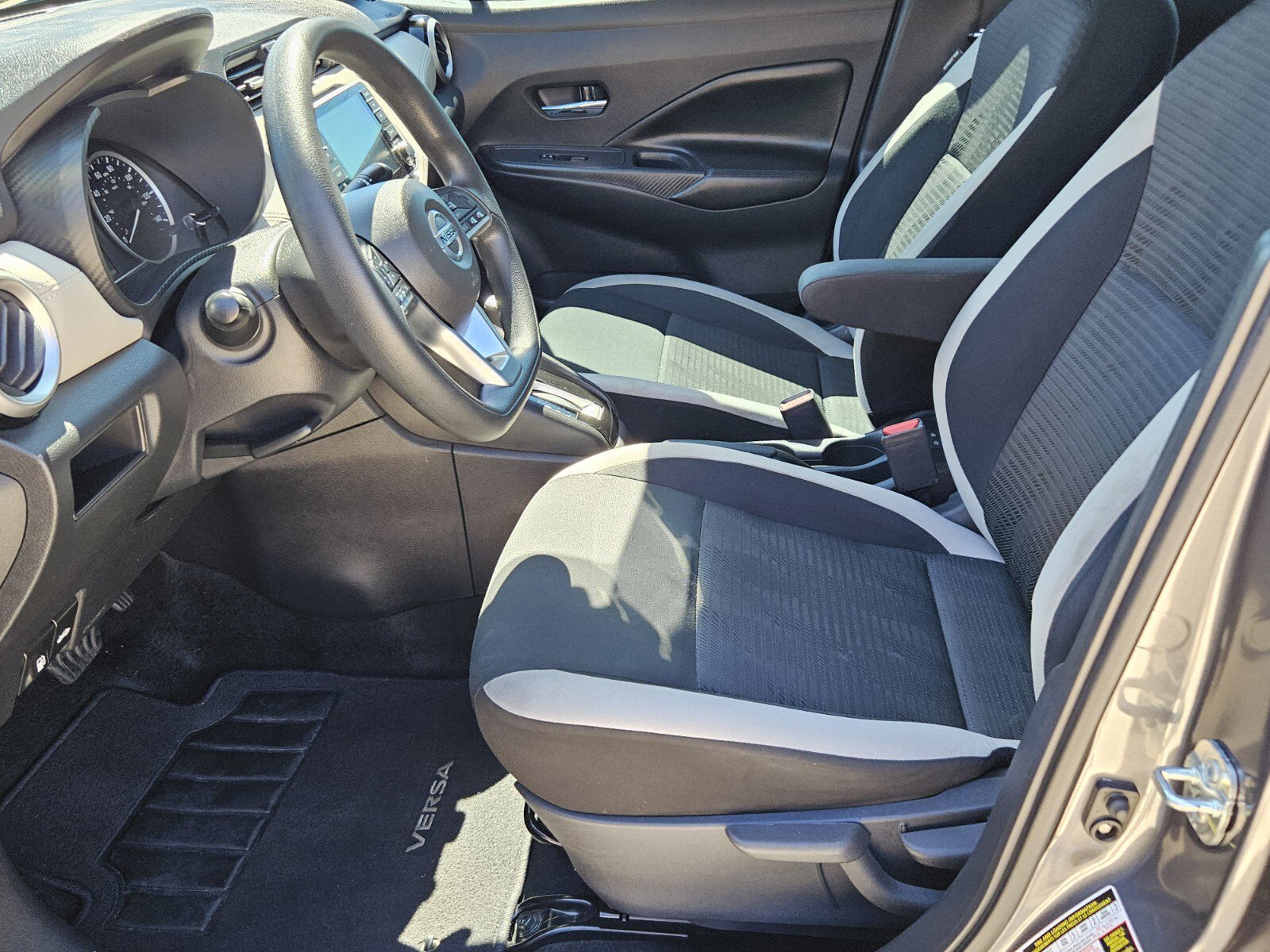 Used 2020 Nissan Versa SV image 5