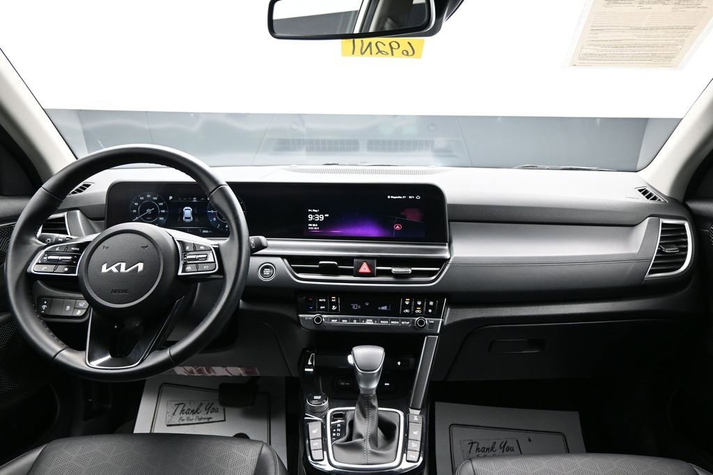 Used 2025 Kia Seltos EX AWD/4WD image 12