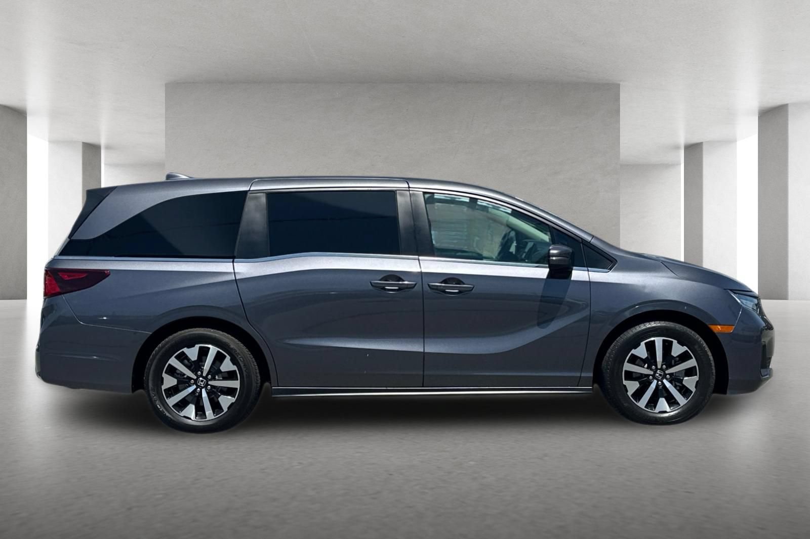 Used 2025 Honda Odyssey EX-L image 3