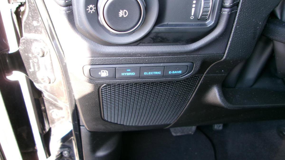 Used 2025 Jeep Wrangler Unlimited Rubicon 4xe w/ Safety Group AWD/4WD image 11