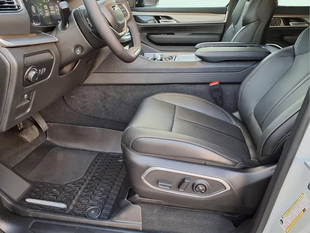 New 2026 Jeep Grand Wagoneer L 4WD image 14