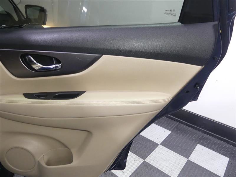 Used 2016 Nissan Rogue SV w/ SV Premium Package image 25