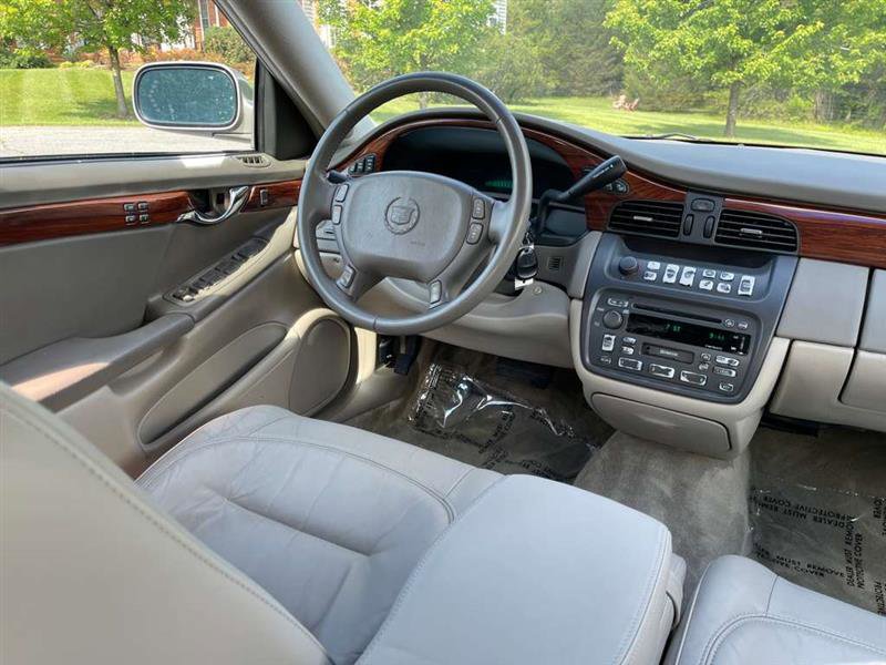 Used 2003 Cadillac De Ville w/ Comfort & Convenience Package FWD image 68