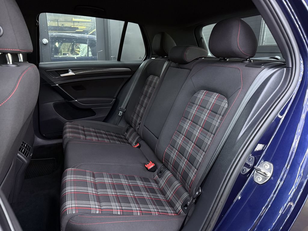 Used 2018 Volkswagen Golf 4-Door FWD image 19