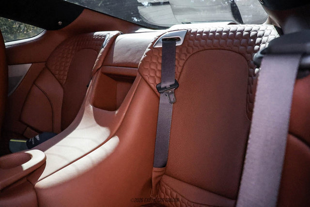 Used 2015 Aston Martin Vanquish Coupe RWD image 39