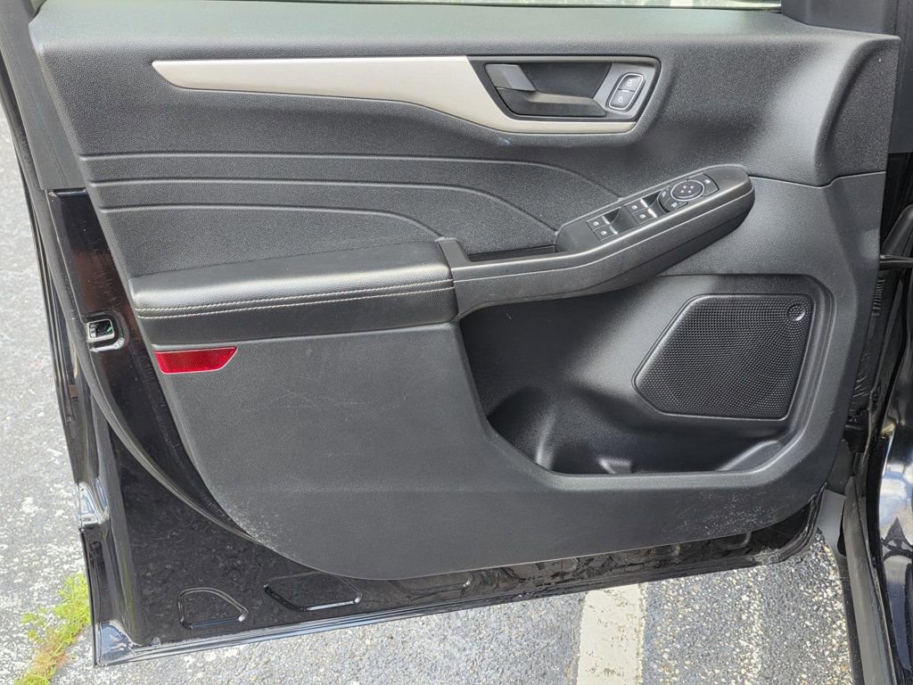 Used 2022 Ford Escape SE image 33