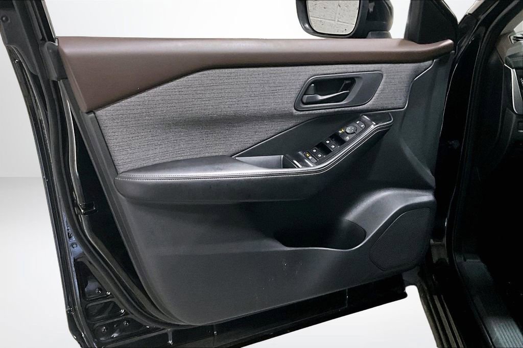 Used 2022 Nissan Rogue S image 19