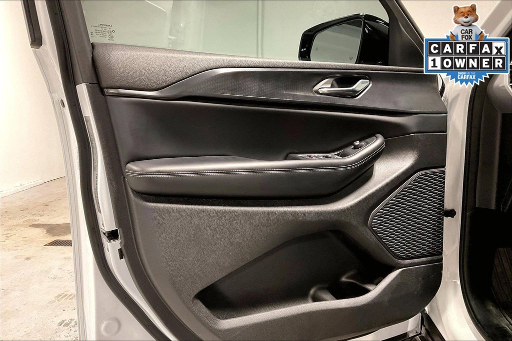 Used 2025 Jeep Grand Cherokee L Altitude RWD image 22