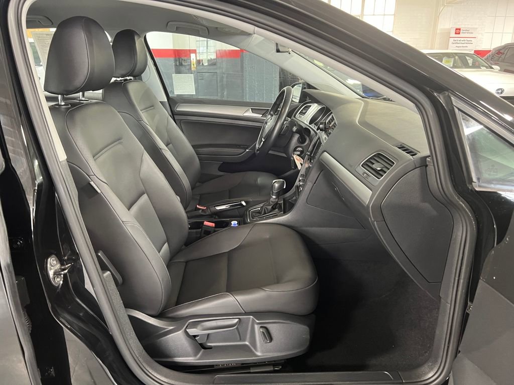 Used 2015 Volkswagen Golf S image 19